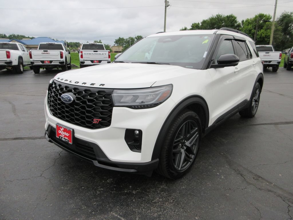Used 2025 Ford Explorer ST AWD/4WD image 11