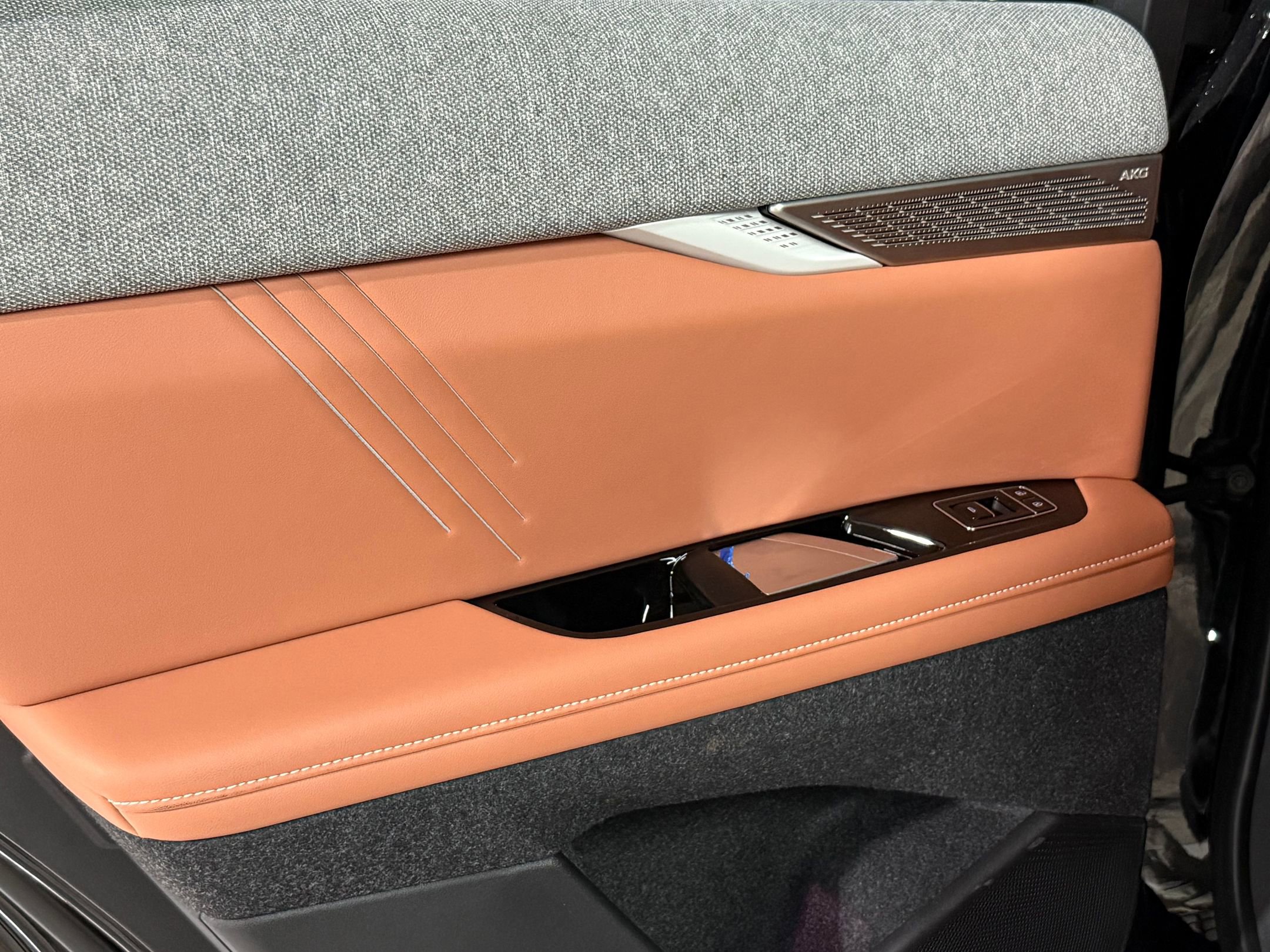 New 2026 Cadillac Optiq Luxury 2 image 40