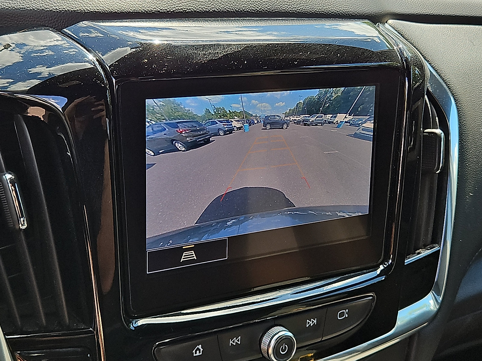 Used 2023 Chevrolet Traverse LT AWD/4WD image 17