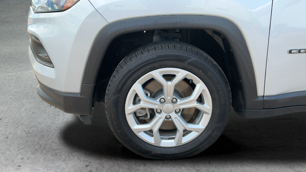 Used 2024 Jeep Compass Latitude AWD/4WD image 26