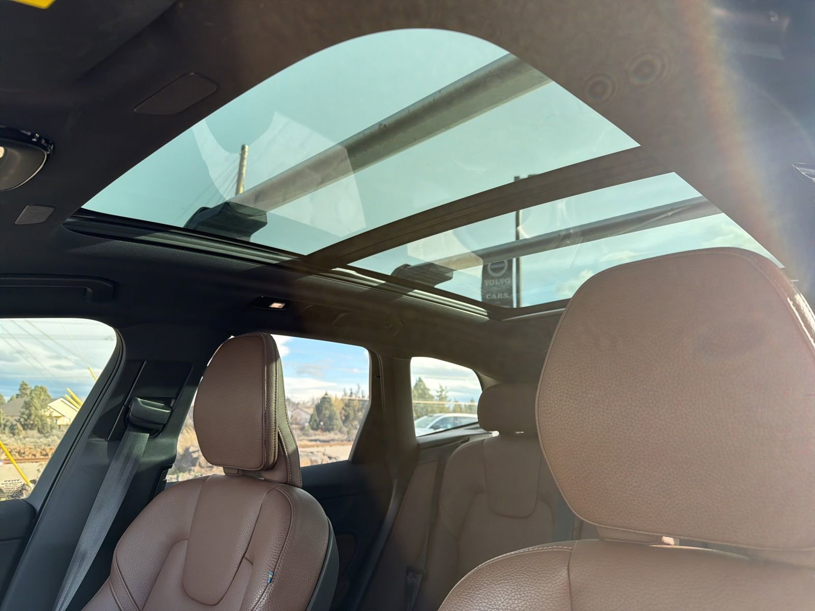 Certified 2025 Volvo XC60 T8 Plus w/ Protection Package Premier image 20