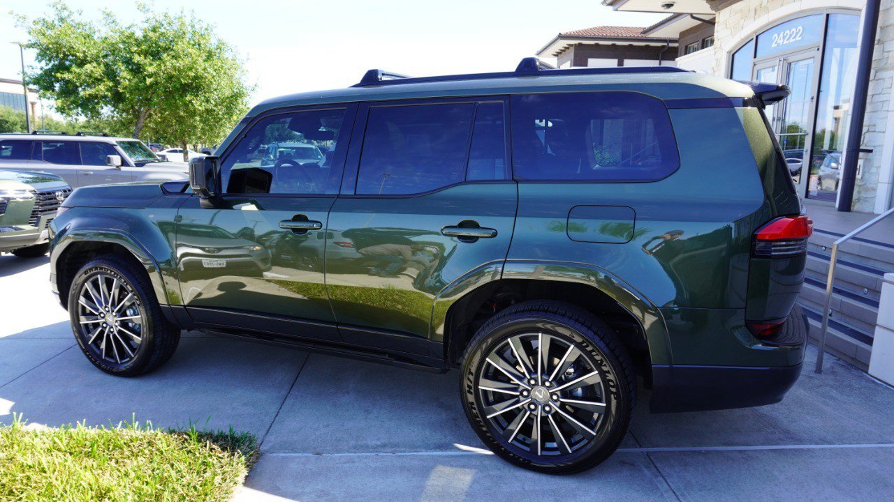 Used 2025 Lexus GX 550 w/ Accessory Package (2T) AWD/4WD image 5