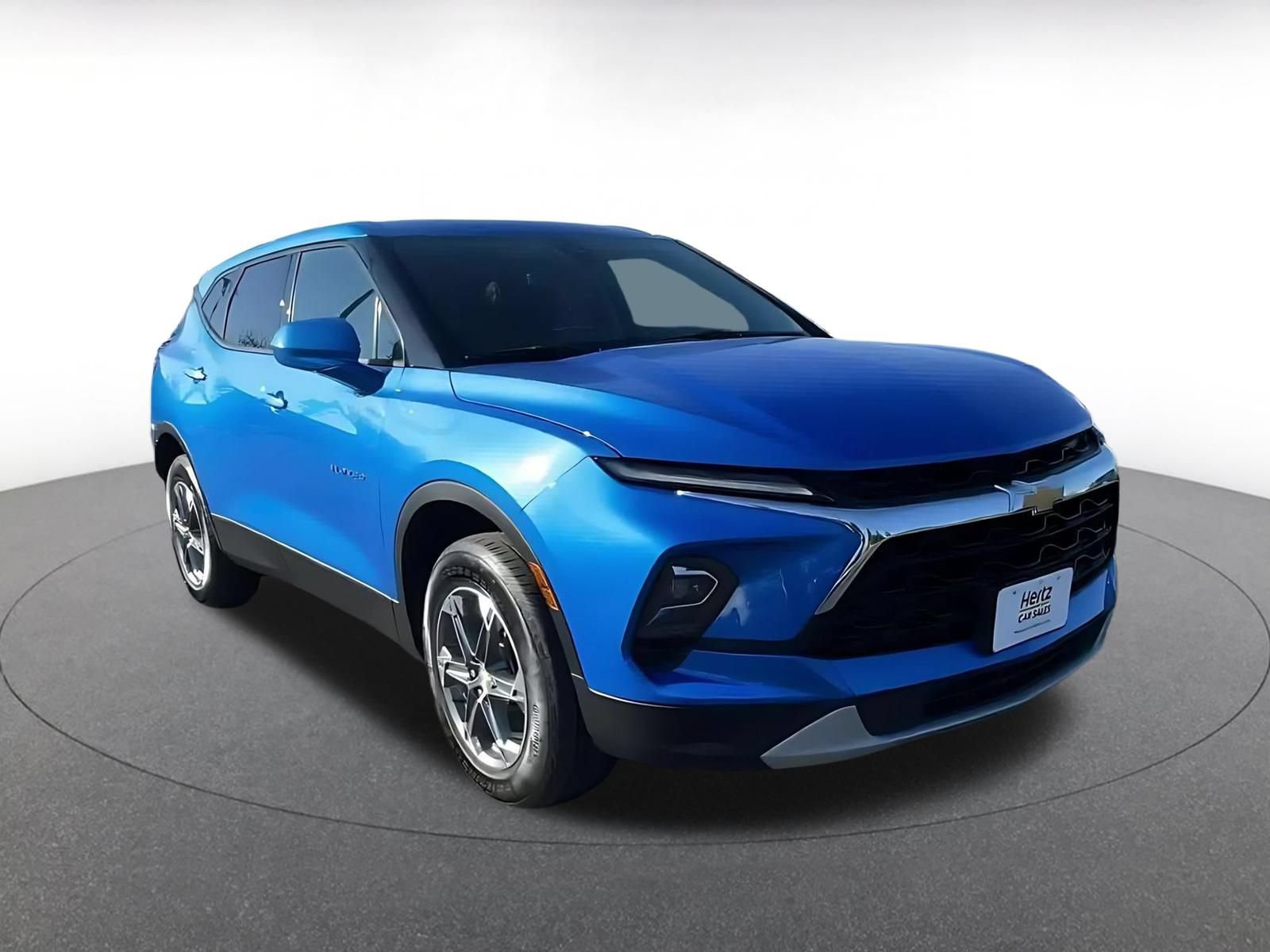 Used 2025 Chevrolet Blazer LT FWD image 3