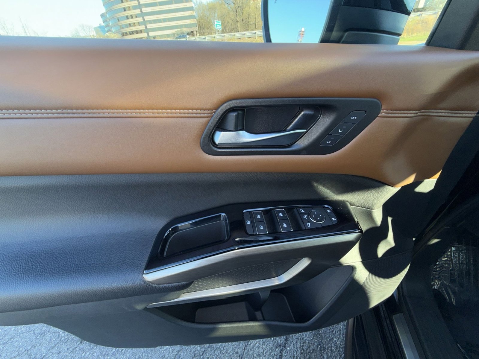 Used 2023 Nissan Pathfinder Platinum w/ Lighting Package (N93) image 15