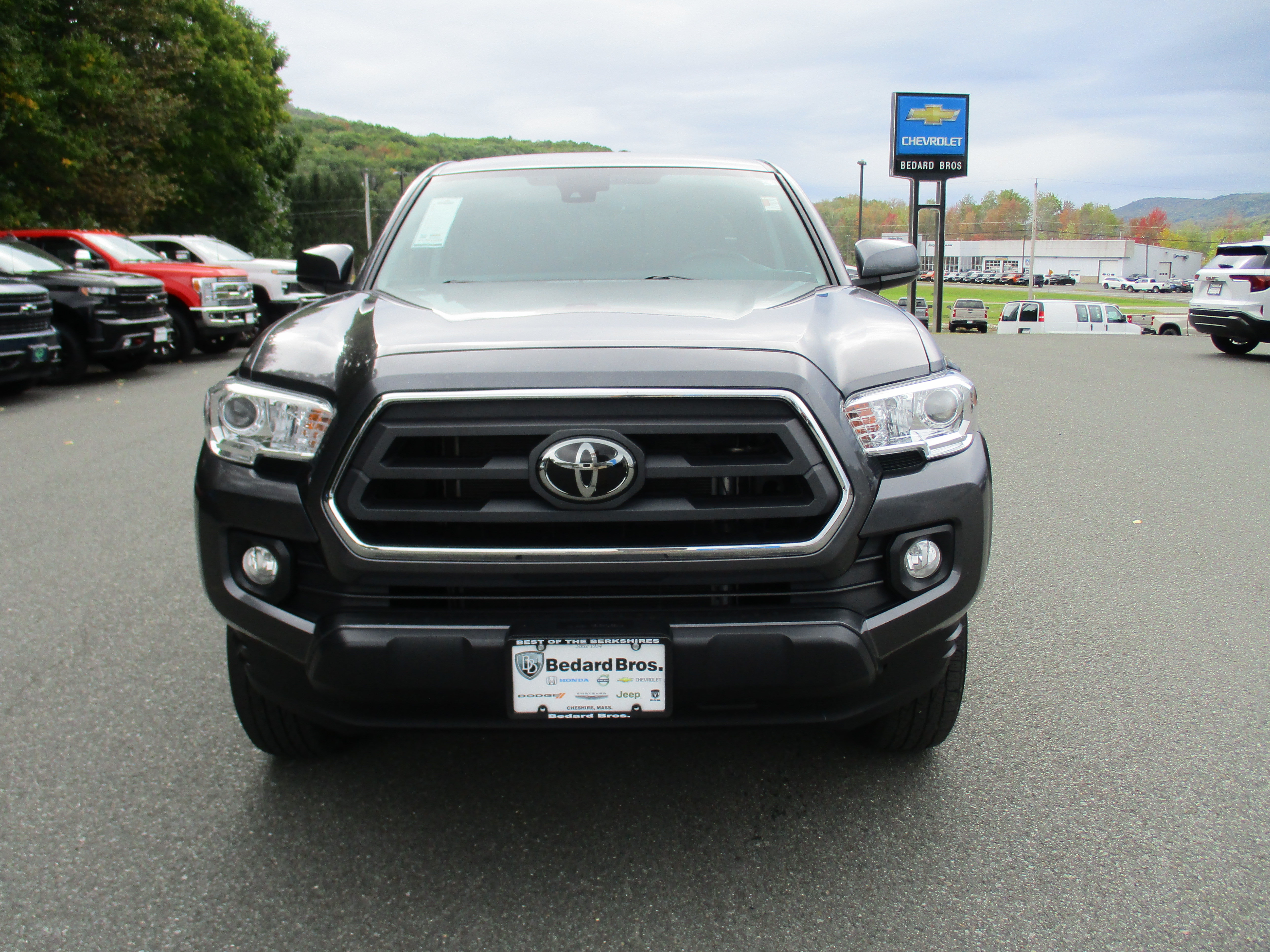 Used 2023 Toyota Tacoma SR5 AWD/4WD image 2