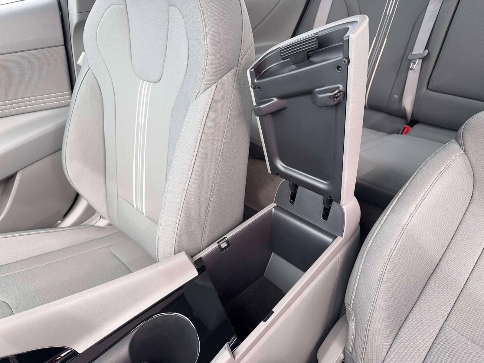 New 2026 Hyundai Elantra SEL Sport Premium image 18