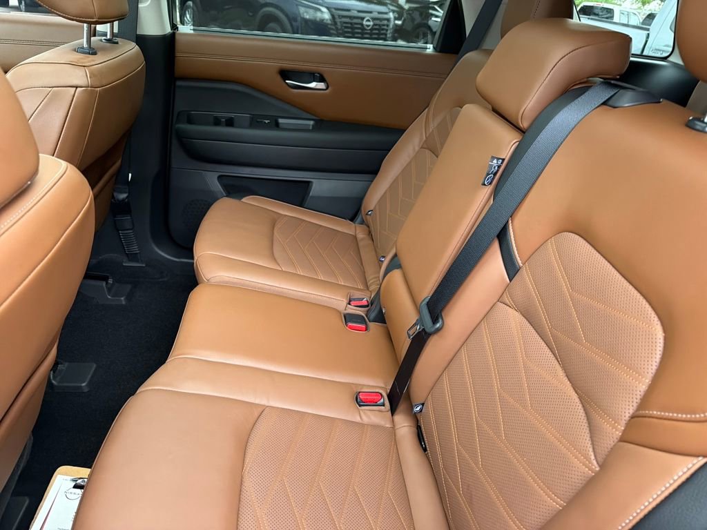 Certified 2022 Nissan Pathfinder Platinum w/ Cargo Package image 32