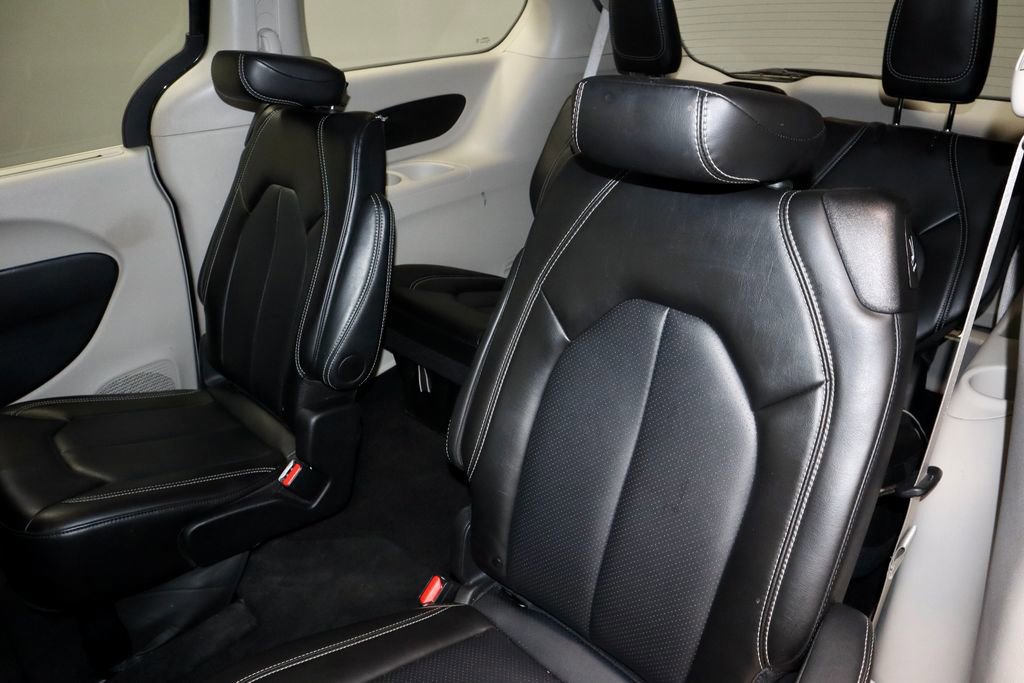 Used 2024 Chrysler Pacifica Touring-L FWD image 22