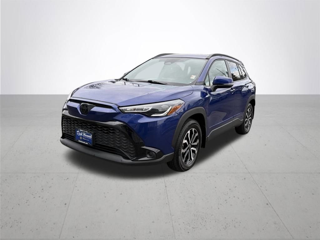 Used 2024 Toyota Corolla Cross SE image 2
