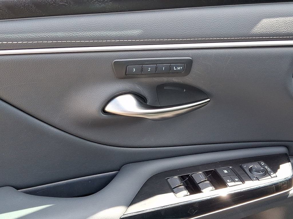 Used 2025 Lexus ES 350 w/ Premium Package FWD image 12
