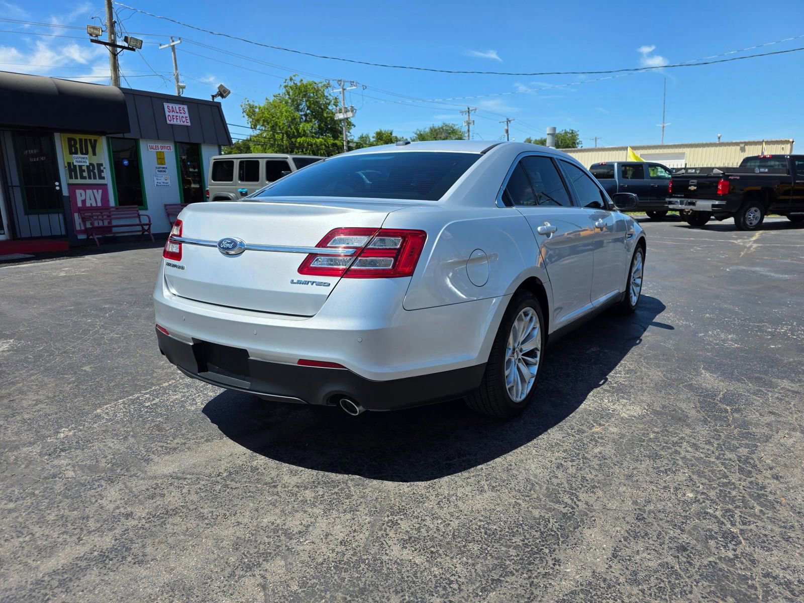 Used 2017 Ford Taurus Limited FWD image 6