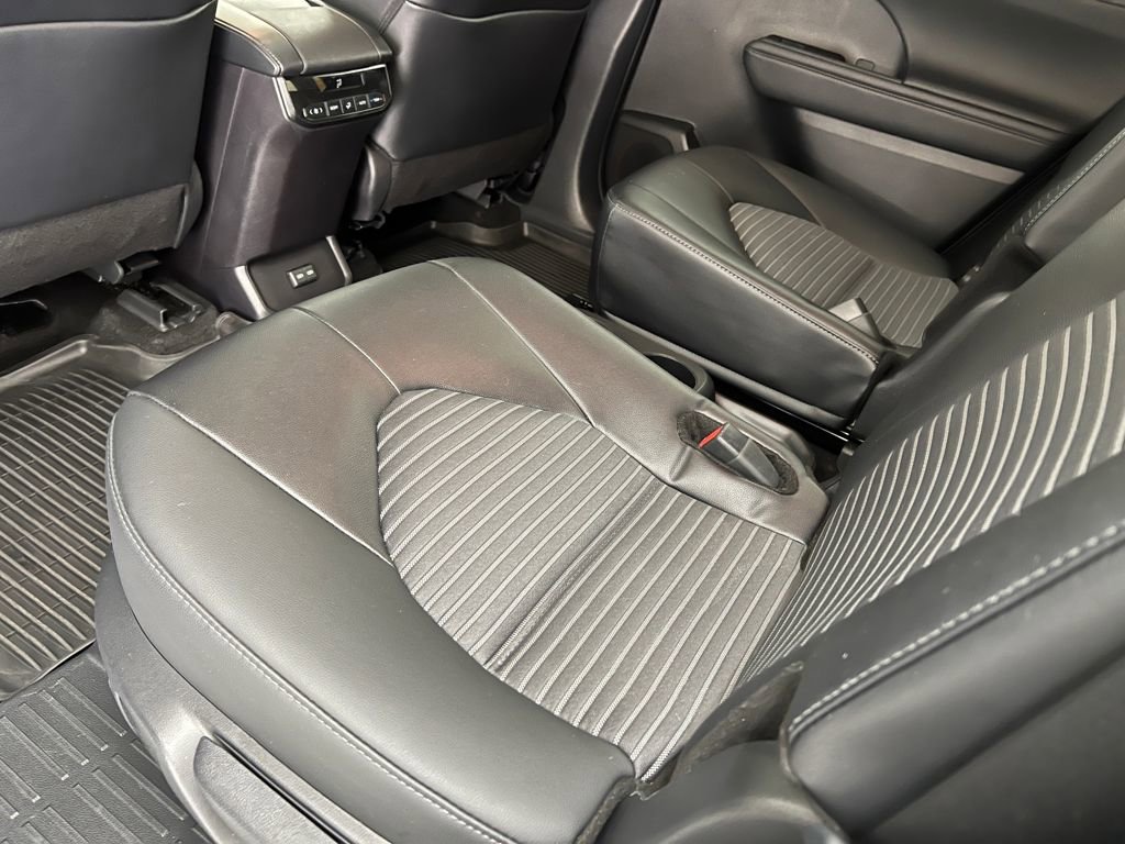 Certified 2025 Toyota Highlander XSE image 17