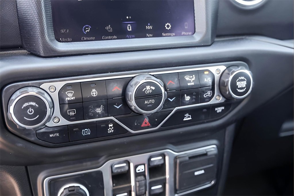 Used 2022 Jeep Wrangler Unlimited Sahara w/ Cold Weather Group image 19