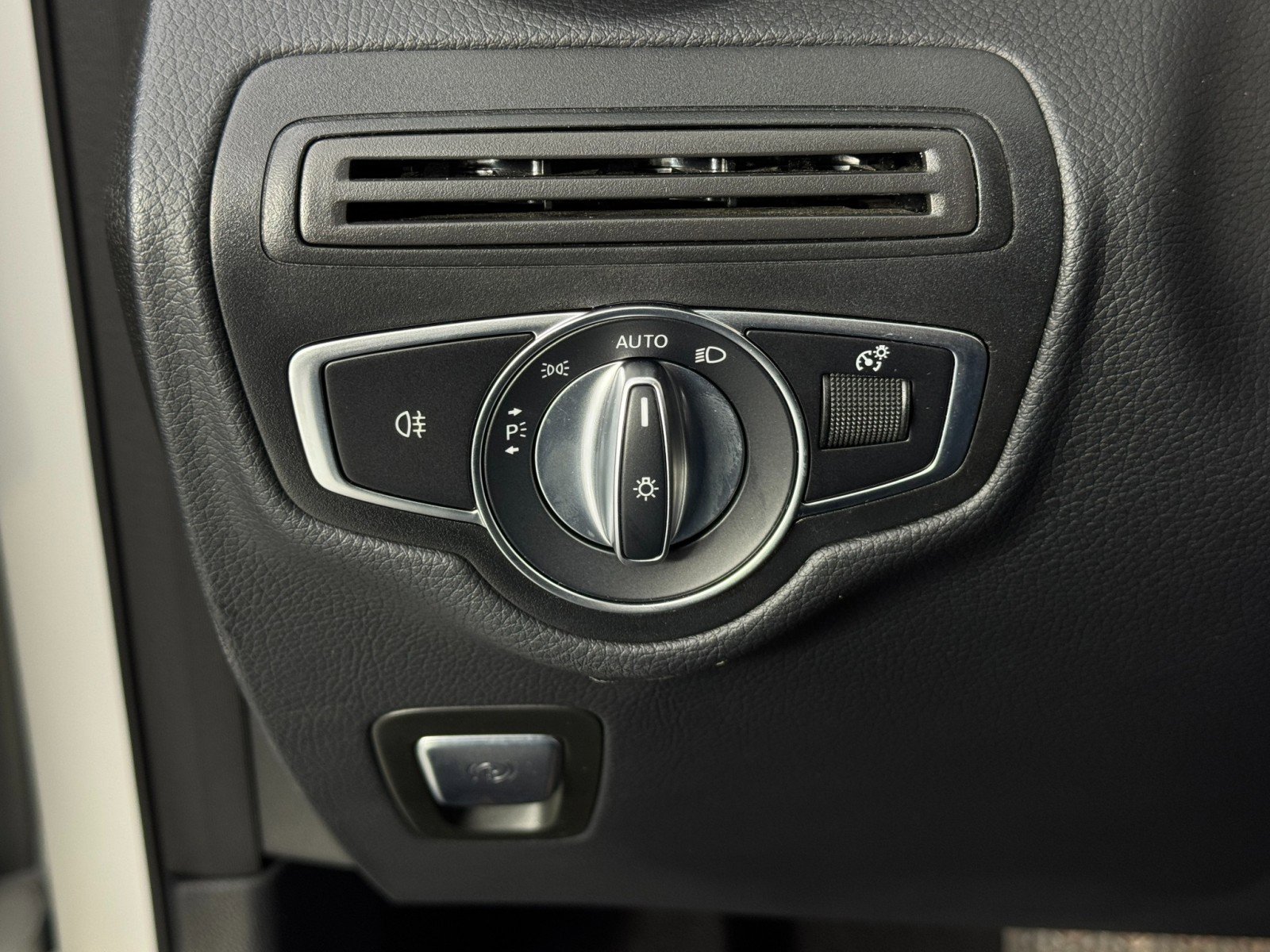 Used 2021 Mercedes-Benz GLC 300 w/ Premium Package image 17