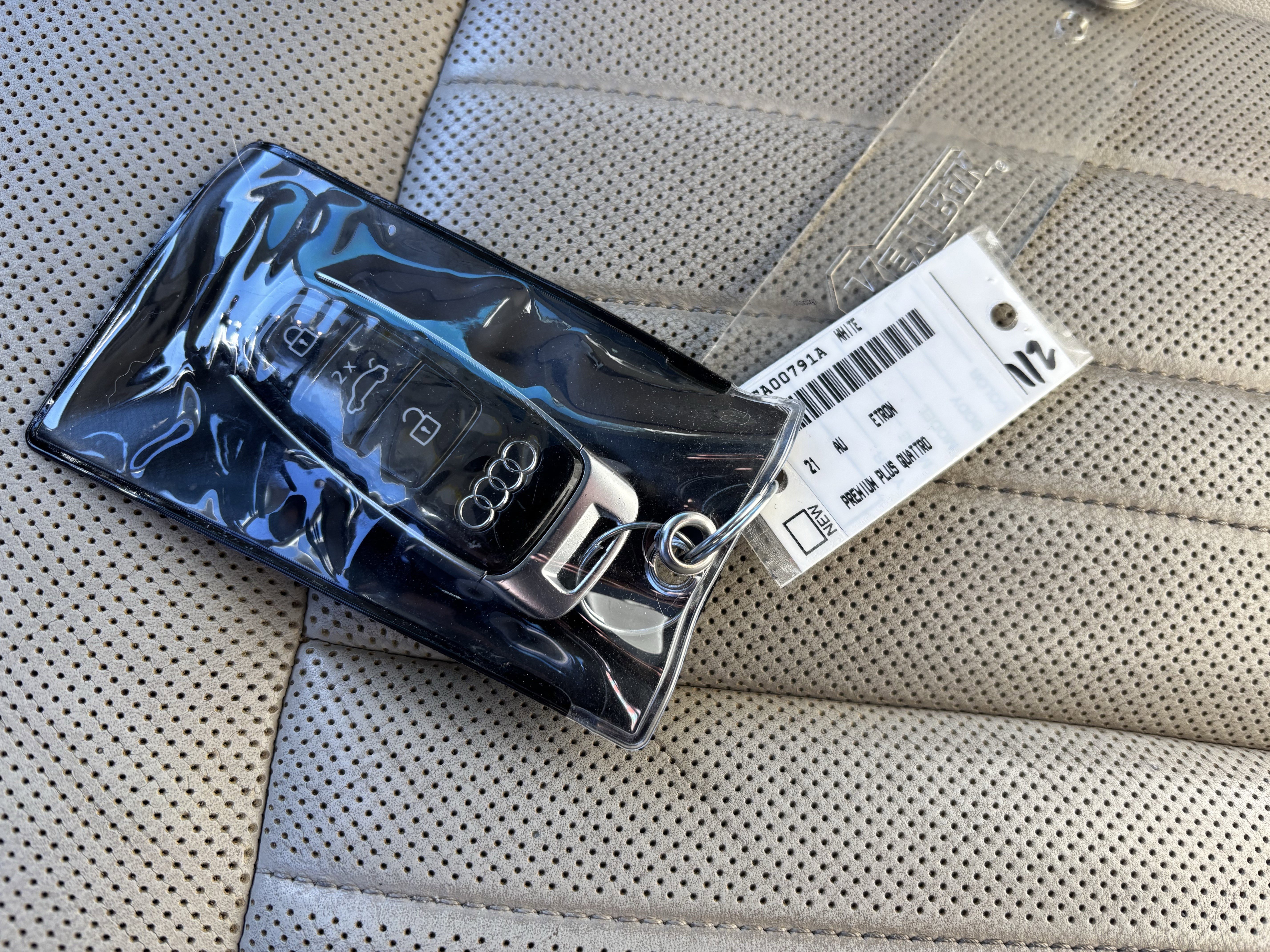 Used 2021 Audi e-tron Premium Plus image 38