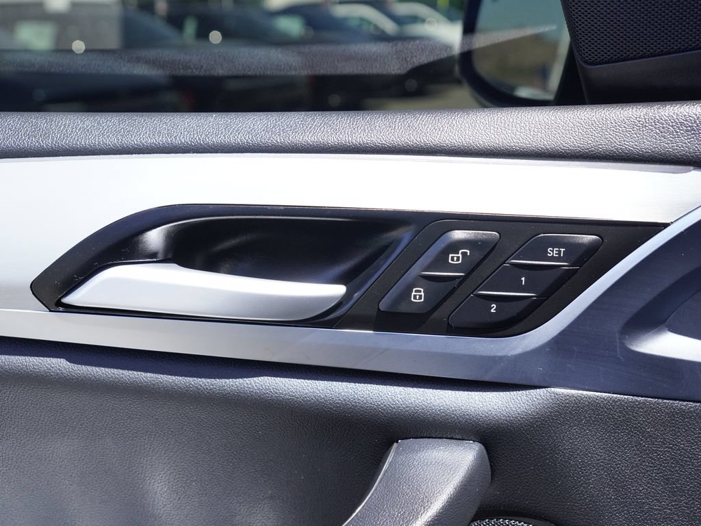 Used 2024 BMW X4 xDrive30i w/ M Sport Package AWD/4WD image 11
