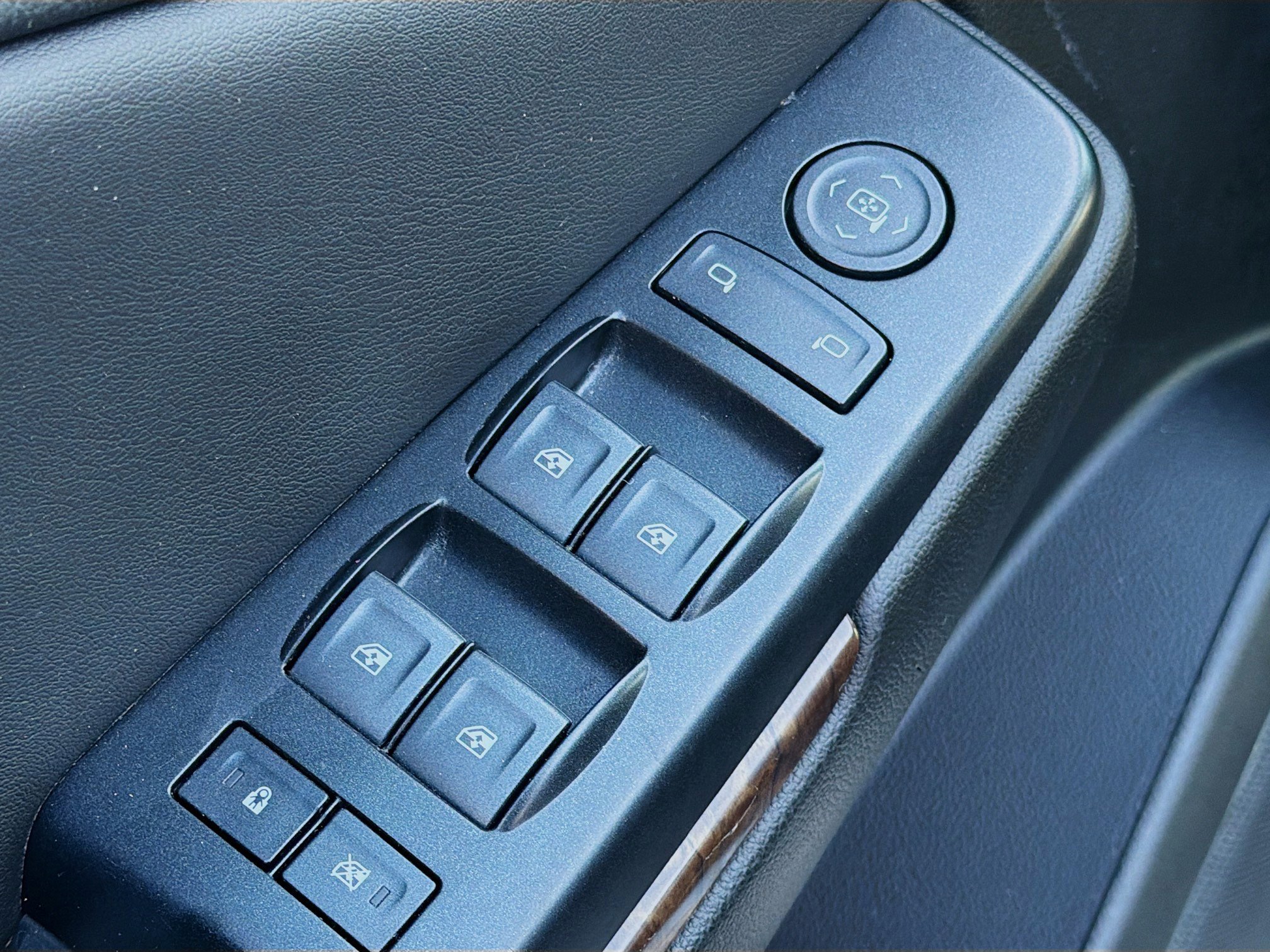 Used 2020 Chevrolet Suburban LS image 23