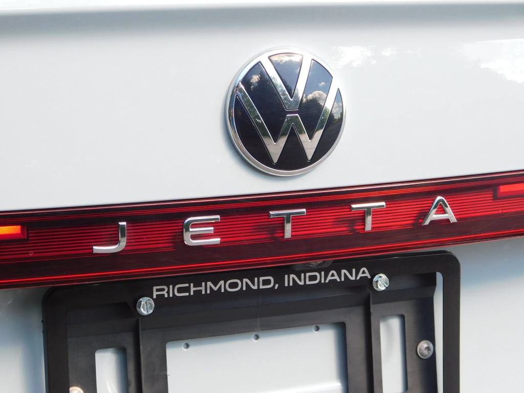 Used 2025 Volkswagen Jetta SE FWD image 34