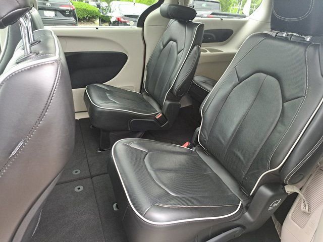 Used 2022 Chrysler Pacifica Limited FWD image 28