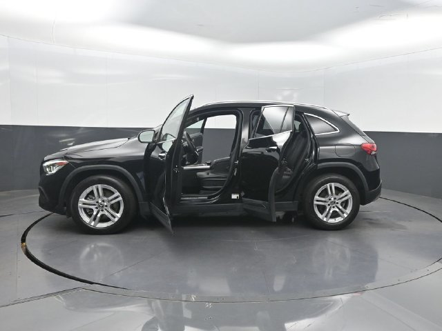 Used 2021 Mercedes-Benz GLA 250 4MATIC w/ Premium Package image 41