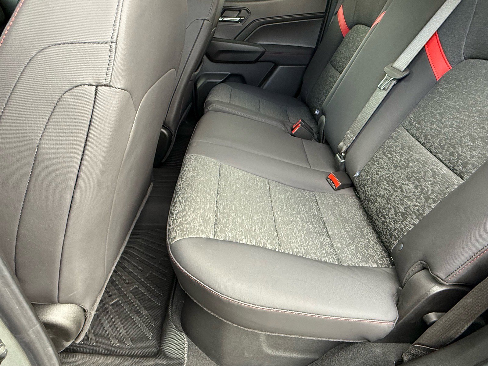 Used 2025 Chevrolet Colorado Z71 image 11