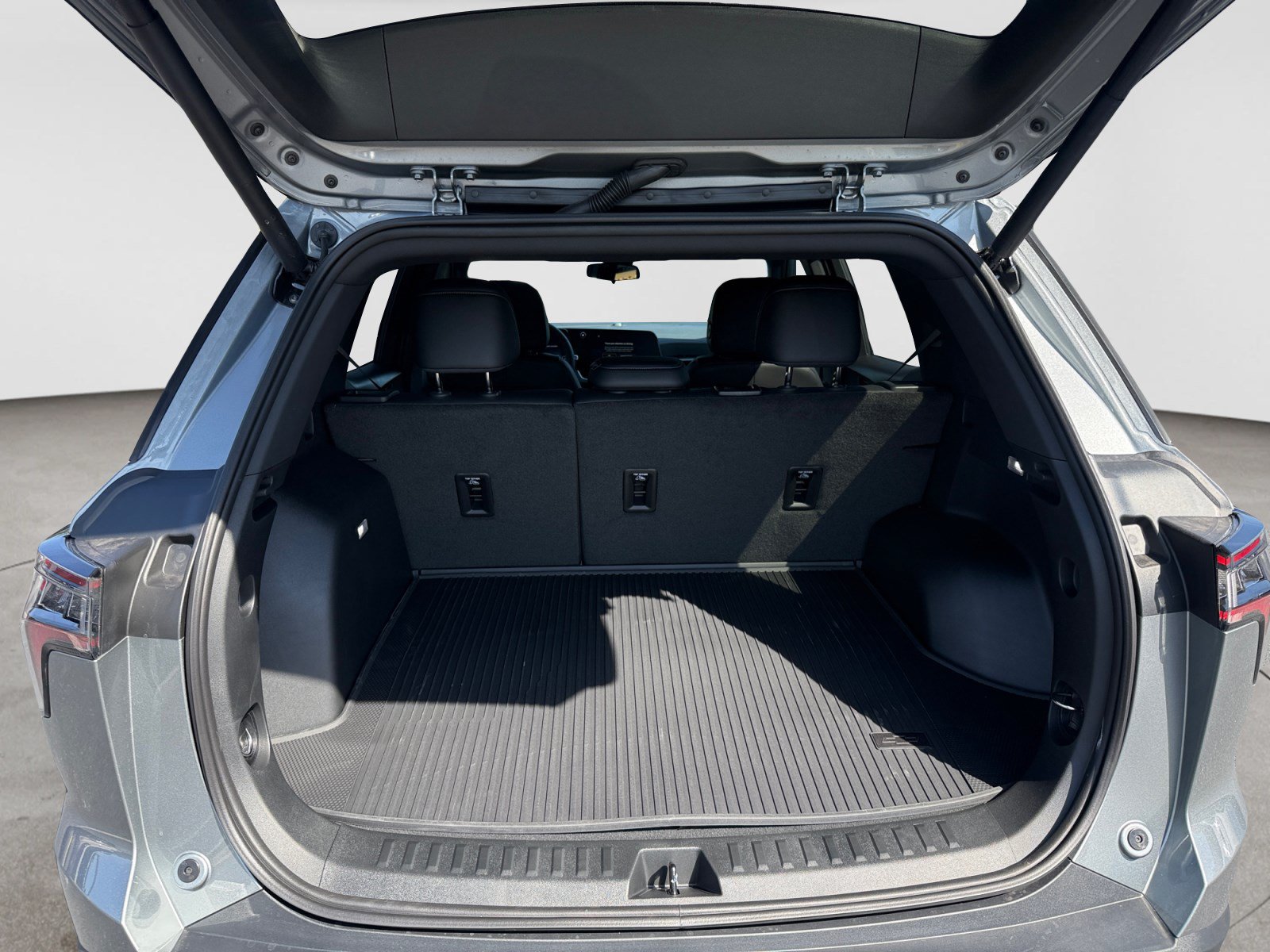 New 2026 Chevrolet Equinox LT w/ Convenience Package II FWD image 17