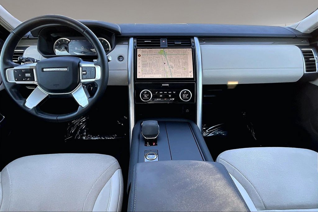 Certified 2023 Land Rover Discovery S AWD/4WD image 7