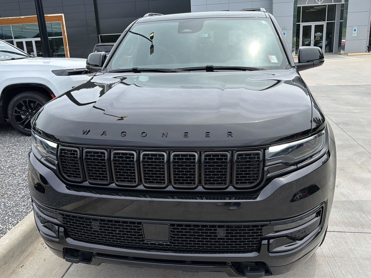 Used 2023 Jeep Wagoneer L Series II AWD/4WD image 8