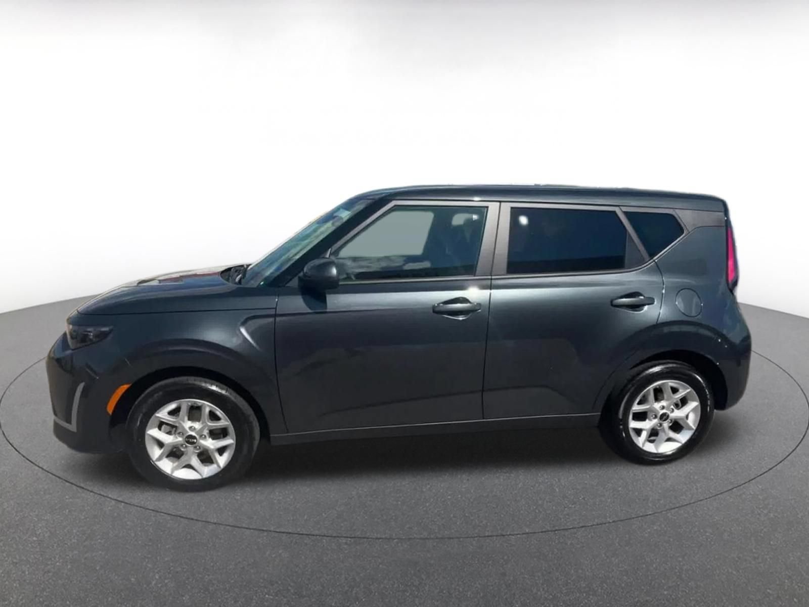 Used 2025 Kia Soul LX w/ LX Technology Package FWD image 9