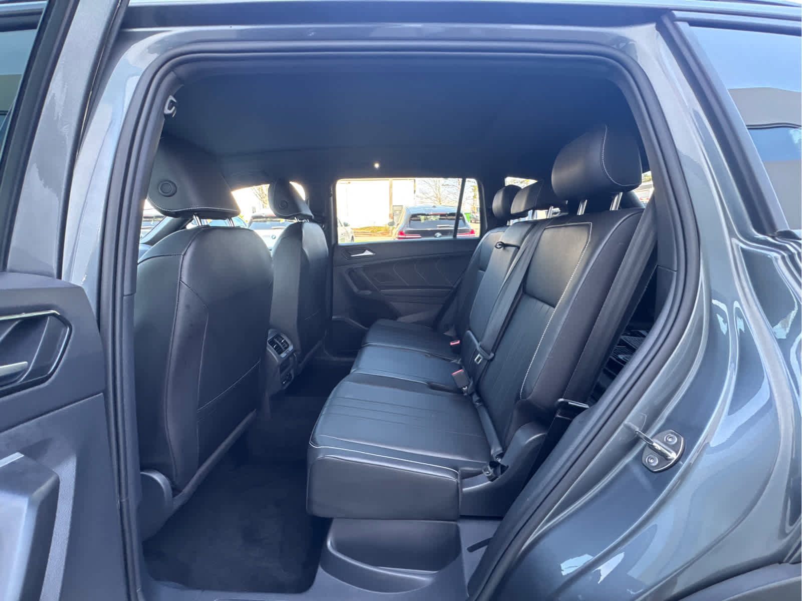 Used 2024 Volkswagen Tiguan SE R-Line image 13