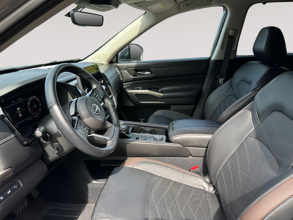 Used 2023 Nissan Pathfinder Platinum AWD/4WD image 9