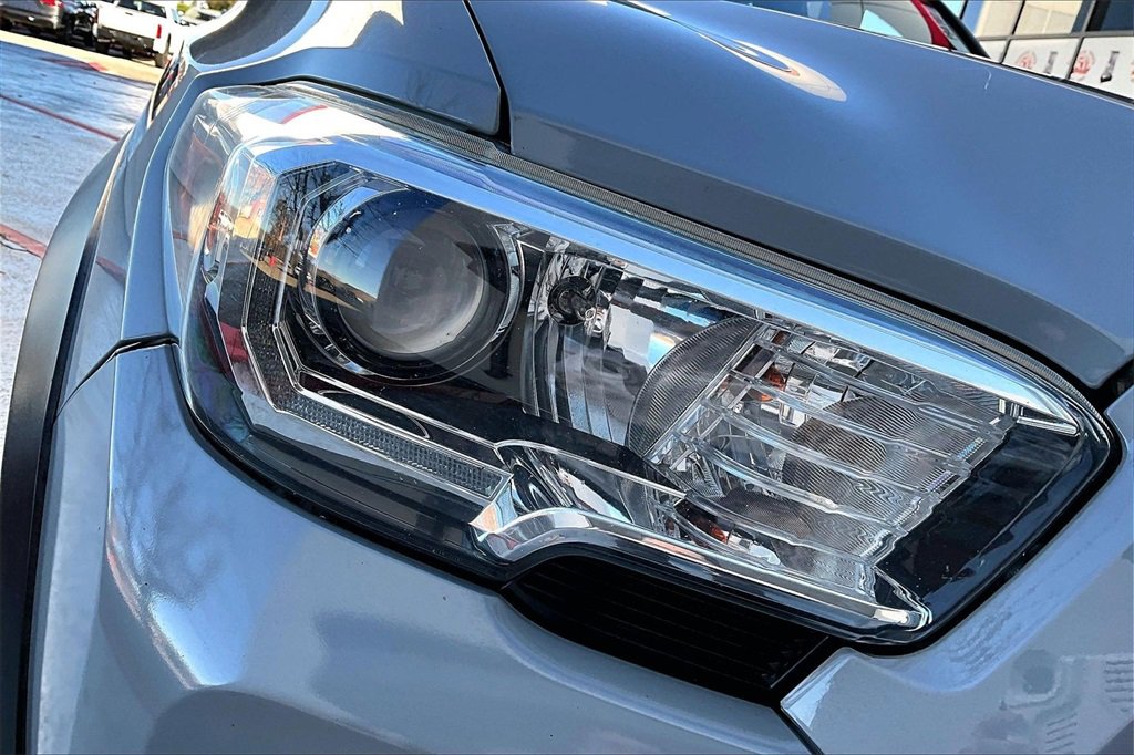 Used 2020 Toyota Tacoma TRD Off-Road image 28