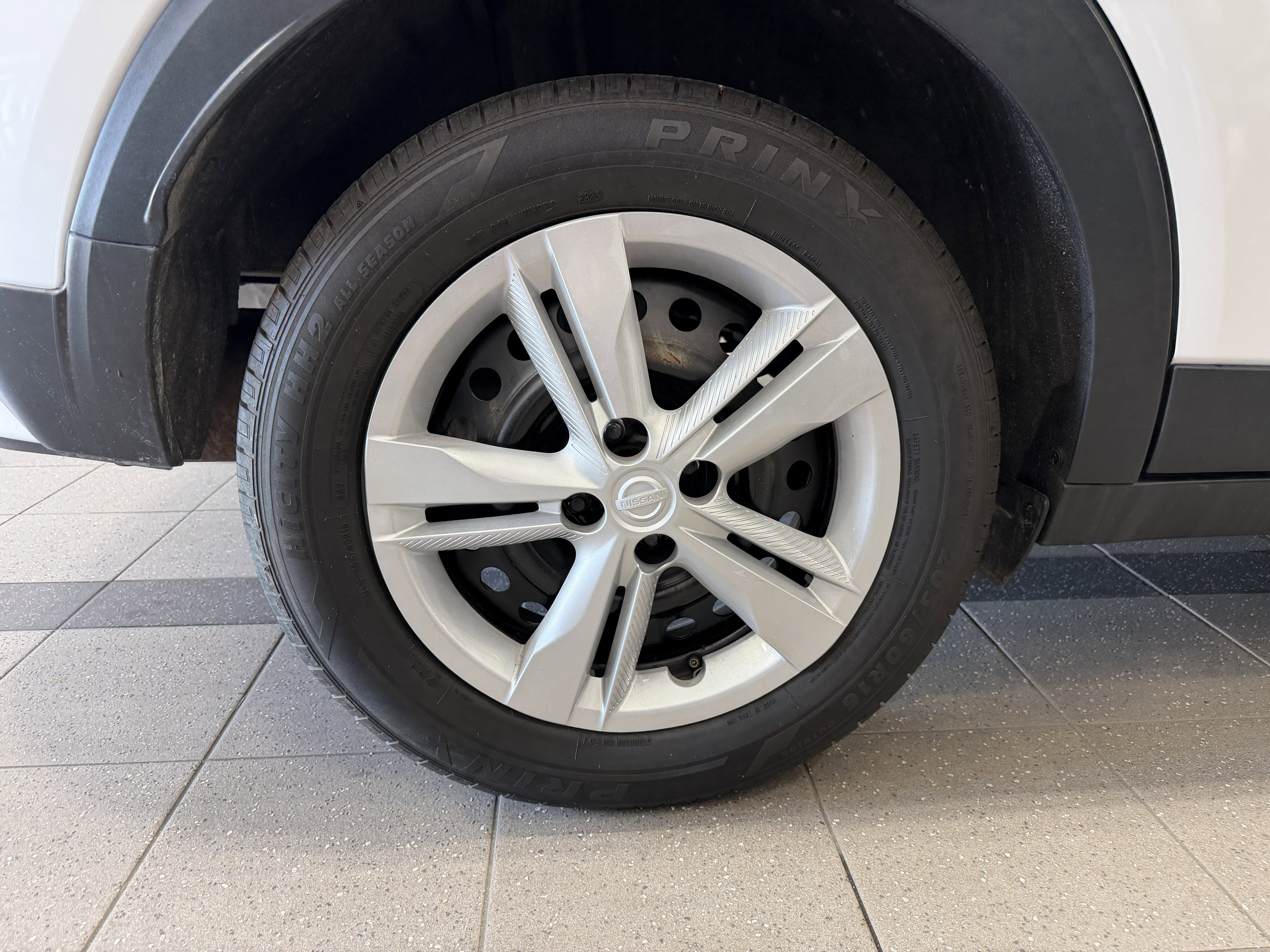 Used 2021 Nissan Kicks S FWD image 9