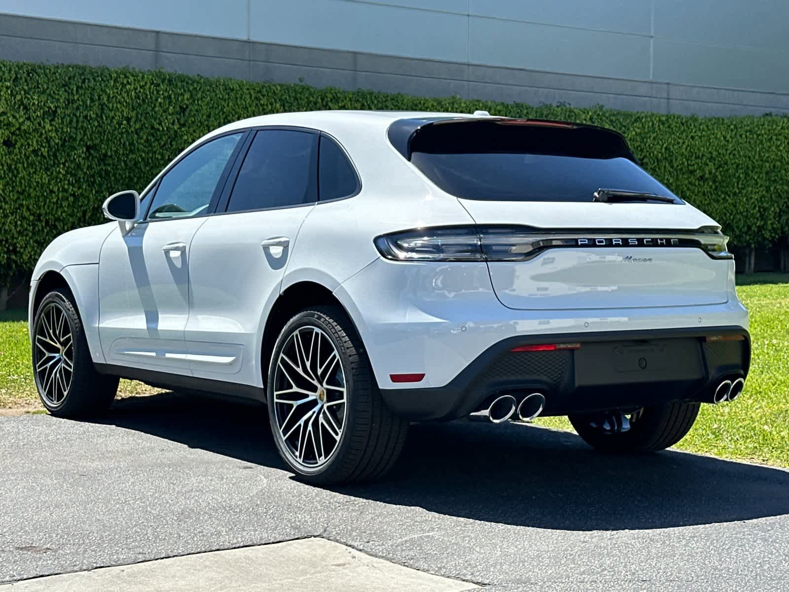 New 2026 Porsche Macan image 3