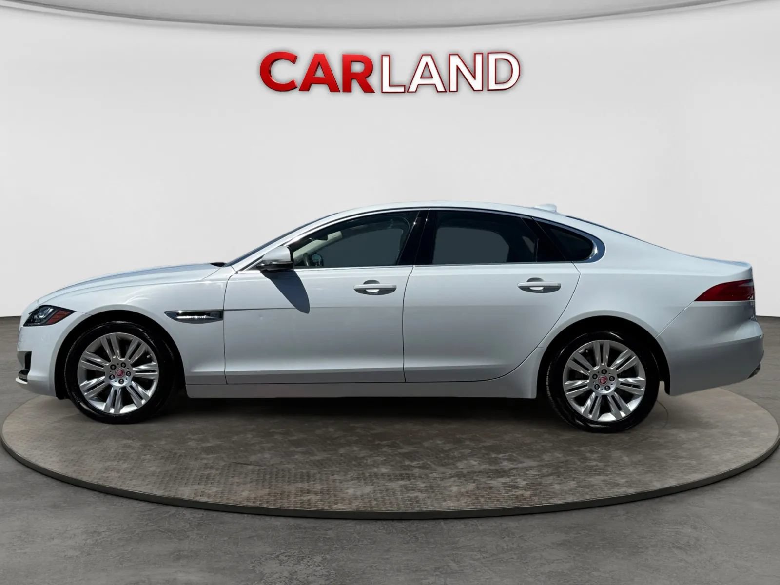 Used 2016 Jaguar XF Premium AWD/4WD image 2