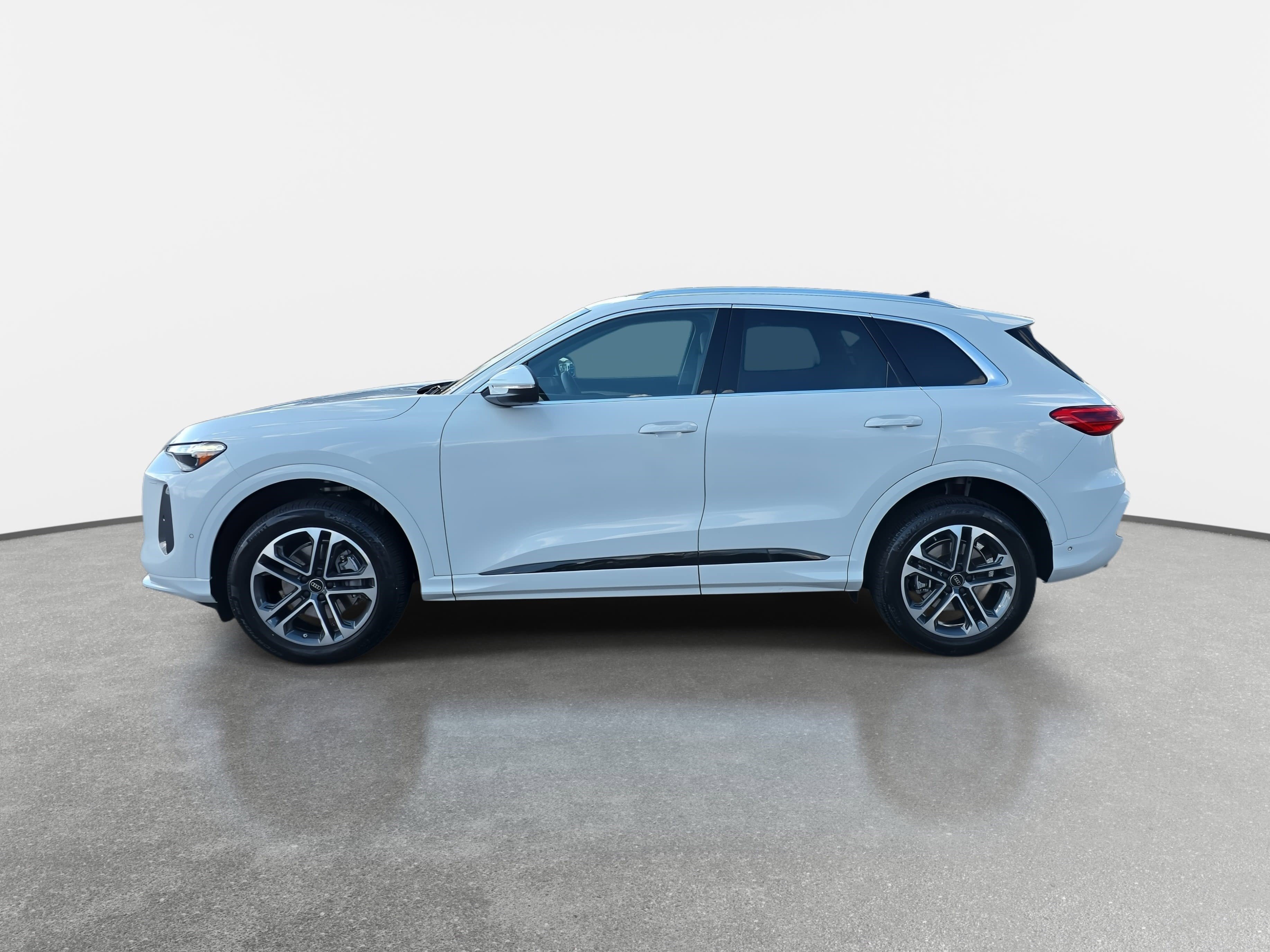 Certified 2025 Audi Q5 Premium Plus w/ Premium Plus image 8