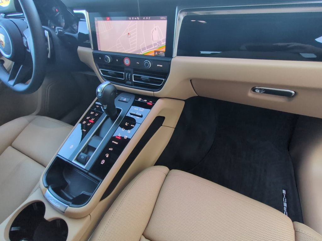 Used 2026 Porsche Macan AWD/4WD image 21