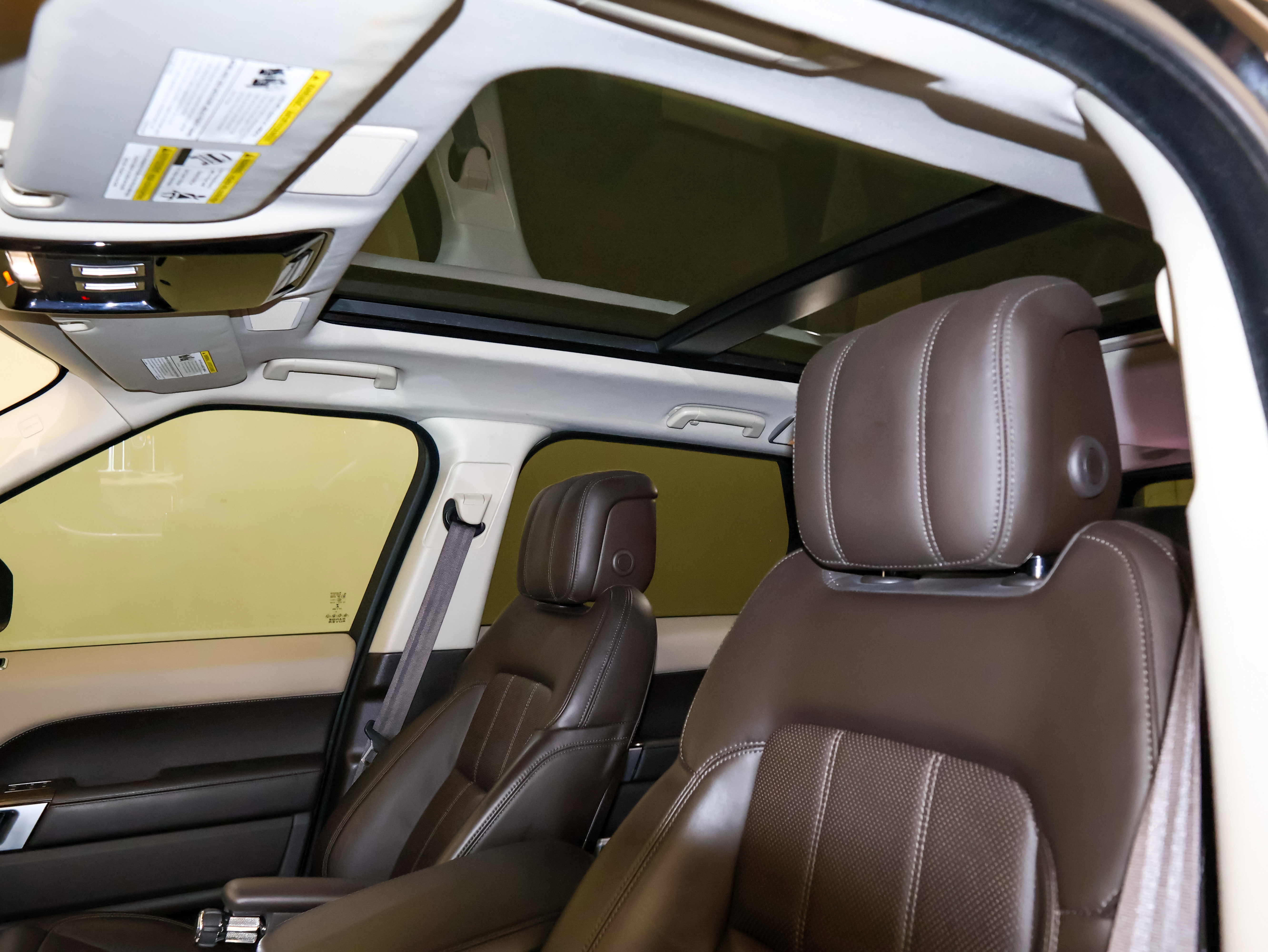 Used 2020 Land Rover Range Rover Sport HSE image 17