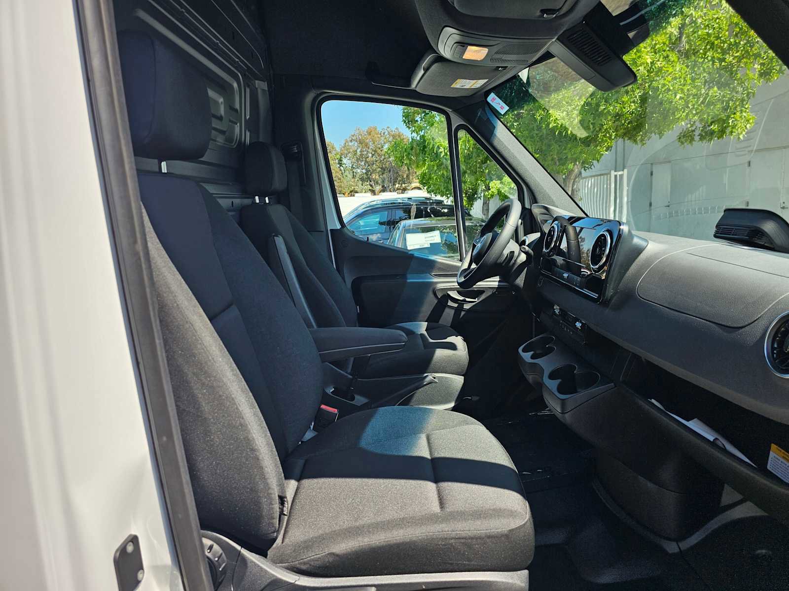 Used 2025 Mercedes-Benz Sprinter 2500 image 12