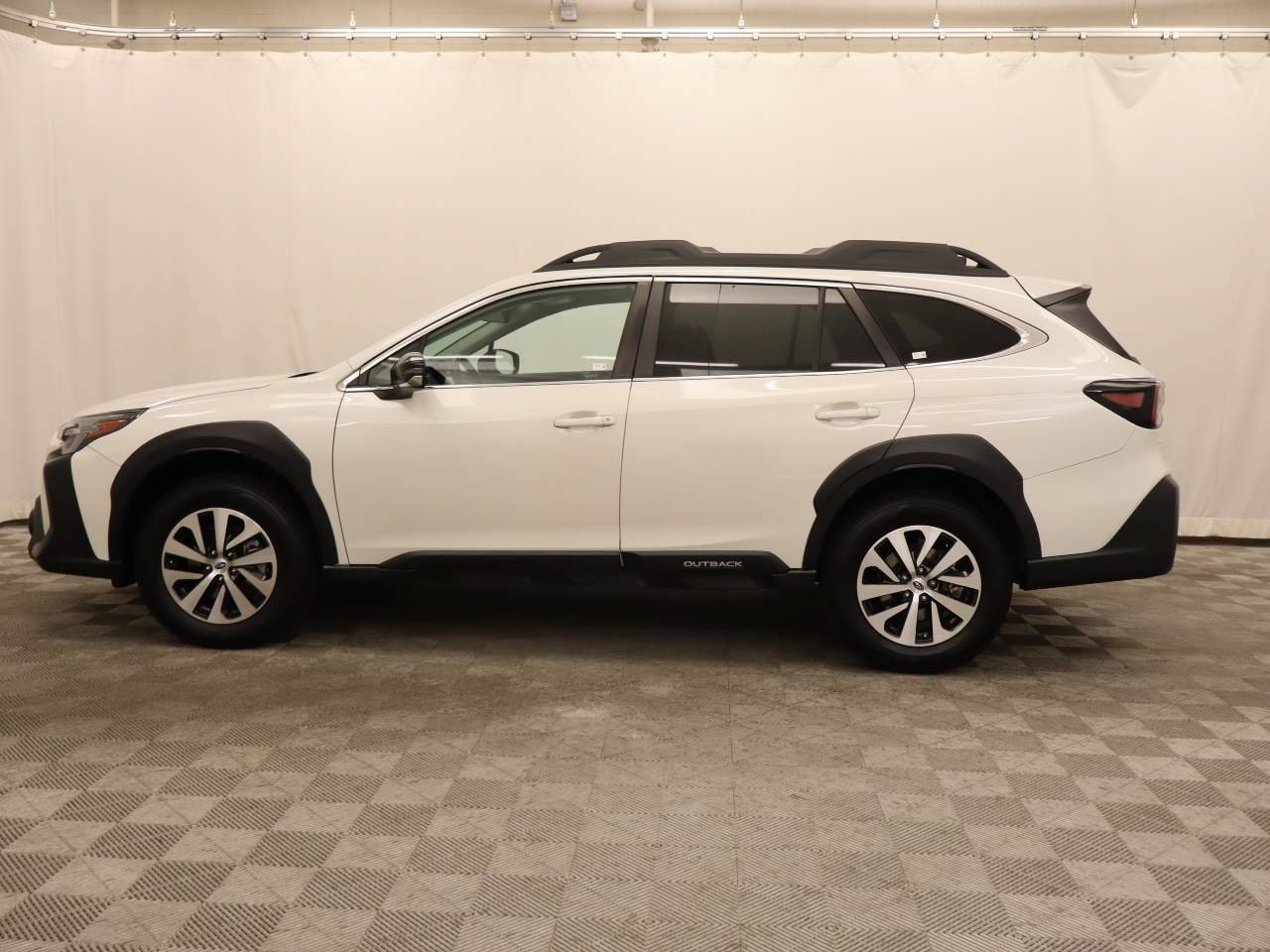 Used 2023 Subaru Outback Premium AWD/4WD image 2
