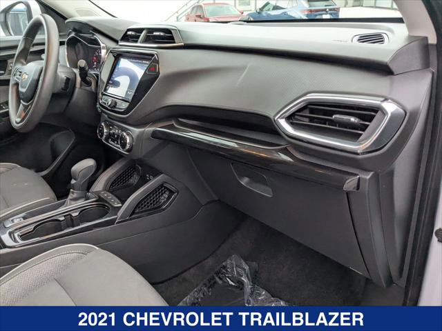 Used 2021 Chevrolet TrailBlazer LT w/ Convenience Package image 23