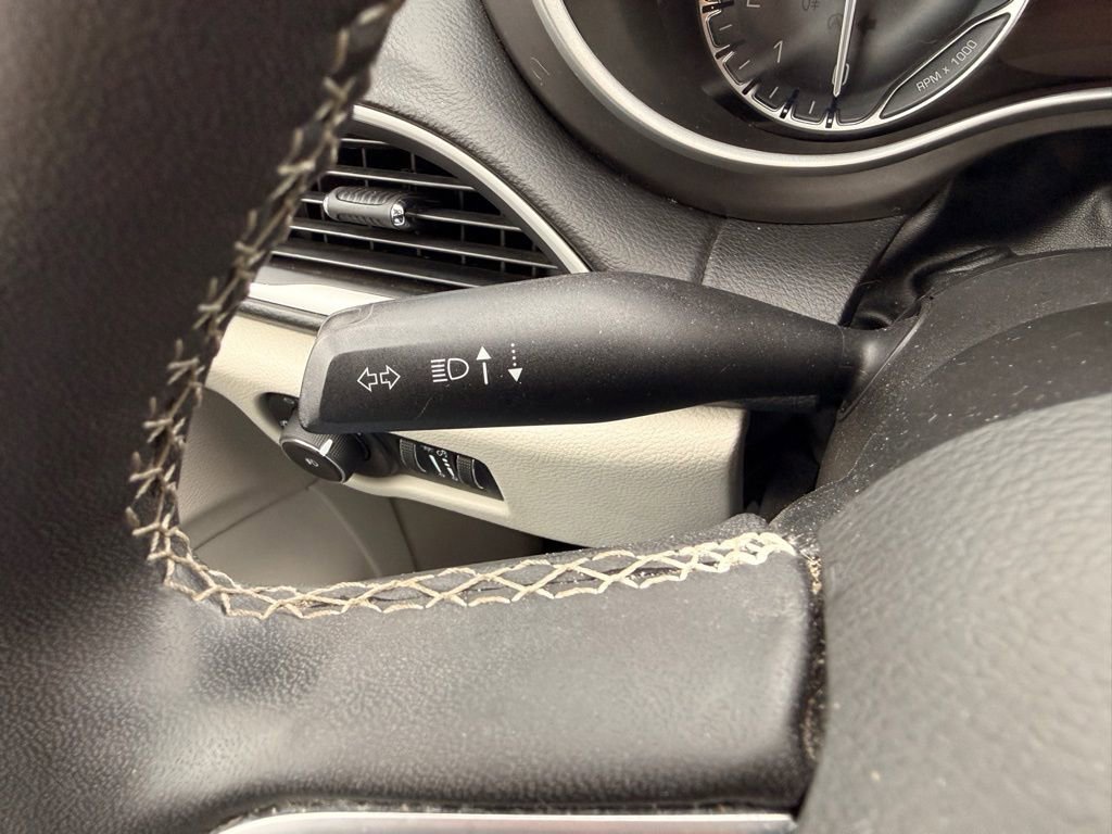 Used 2022 Chrysler Pacifica Touring-L image 31