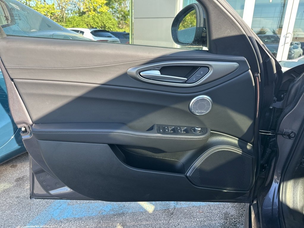 New 2025 Alfa Romeo Giulia AWD image 11