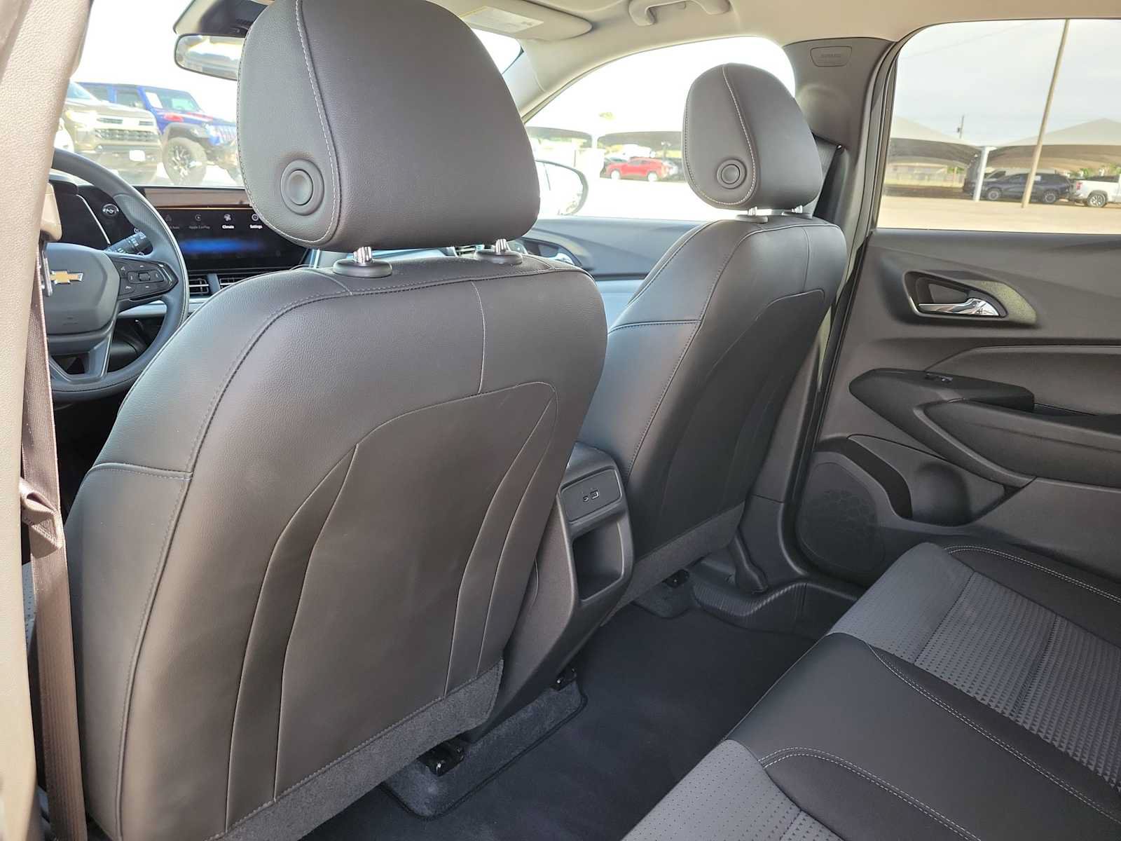 Used 2025 Chevrolet Trax LT FWD image 16
