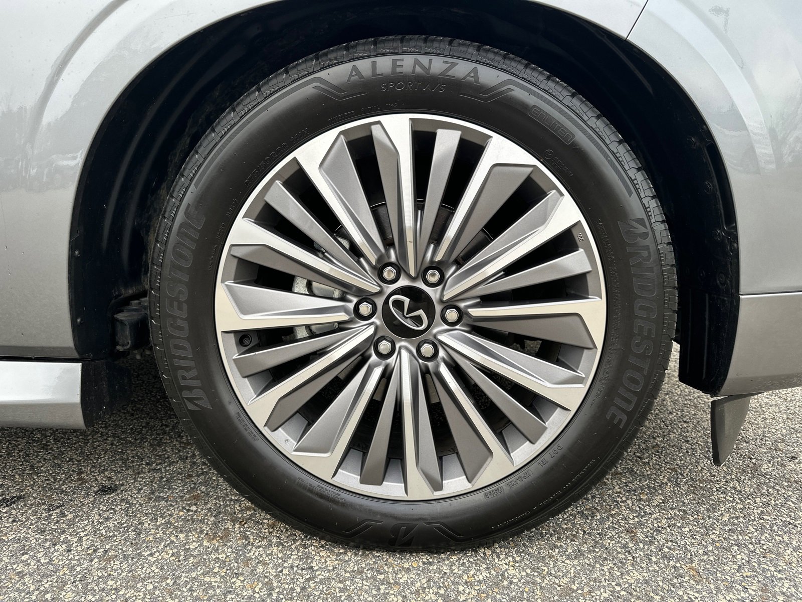 Used 2025 INFINITI QX80 Sensory image 12