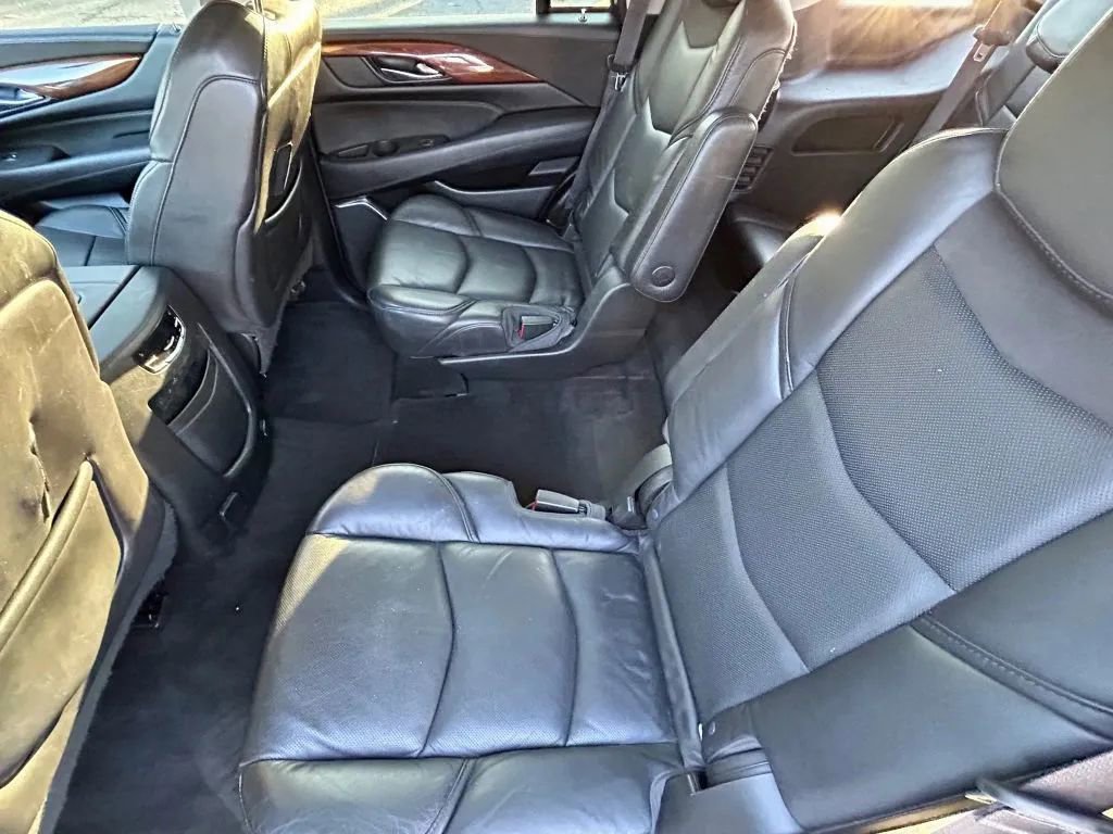 Used 2017 Cadillac Escalade Luxury image 14