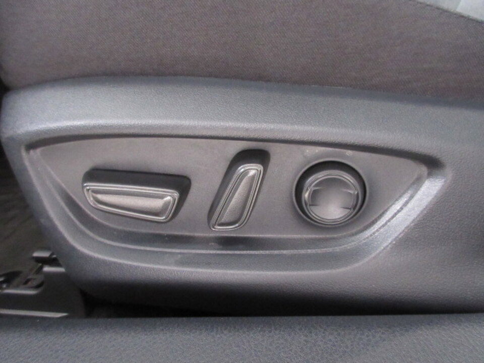 Used 2025 Toyota Camry LE w/ Convenience Package image 13