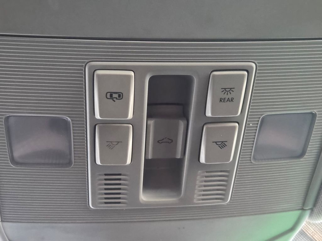 Used 2023 Volkswagen Jetta SE w/ Panoramic Sunroof Package image 12