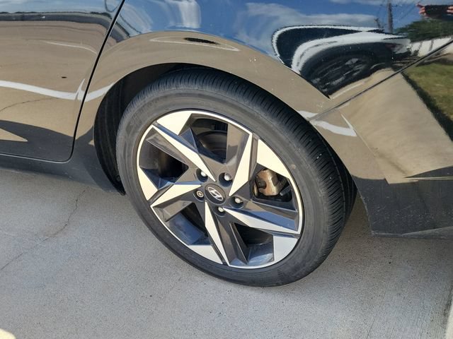 Used 2022 Hyundai Elantra Limited w/ Cargo Package FWD image 9