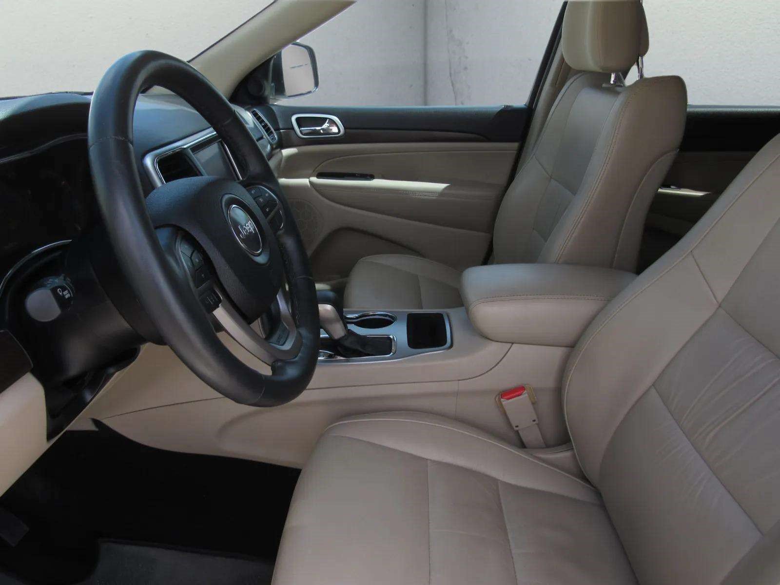 Used 2018 Jeep Grand Cherokee Laredo RWD image 15